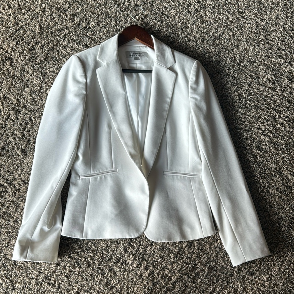 Tahari blazer in excellent condition